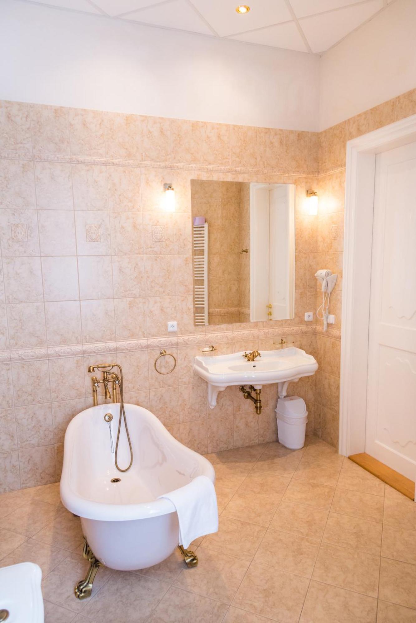 Zamek Hradek U Susice Hotell Rum bild